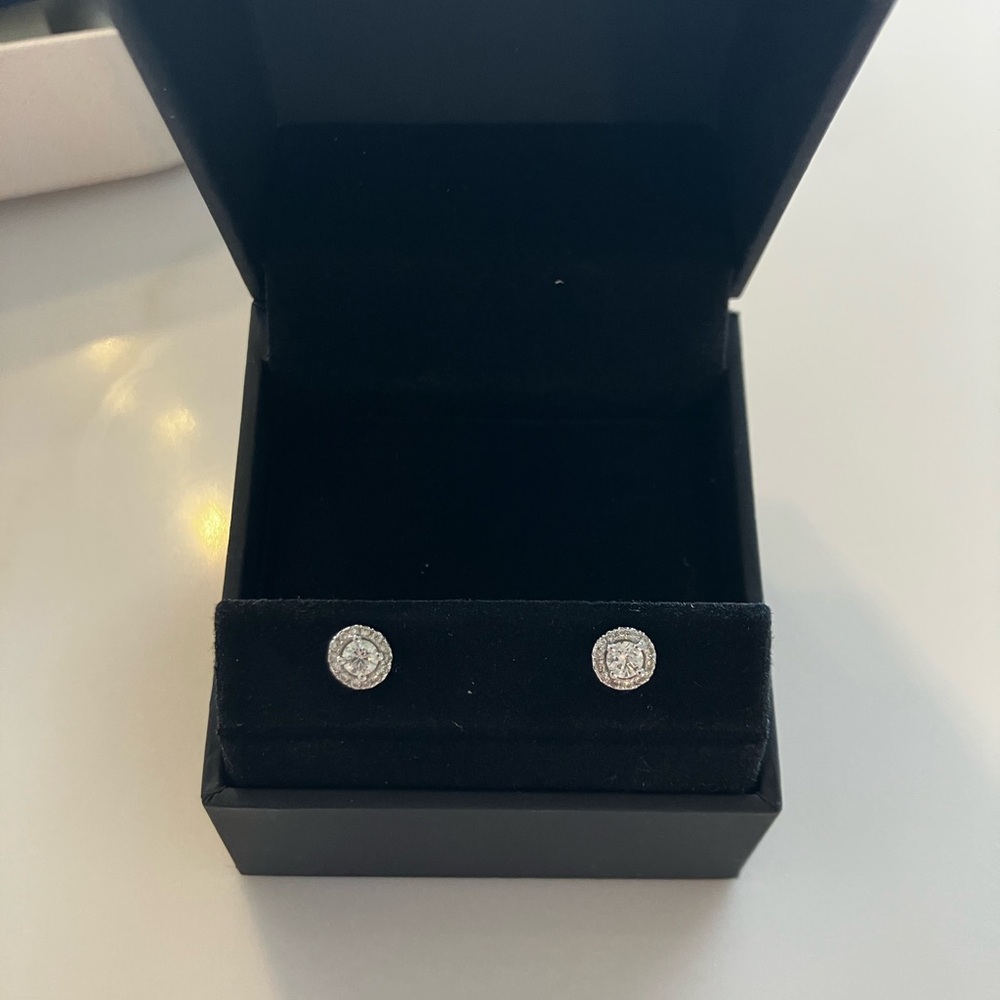 Women’s Diamond Earrings